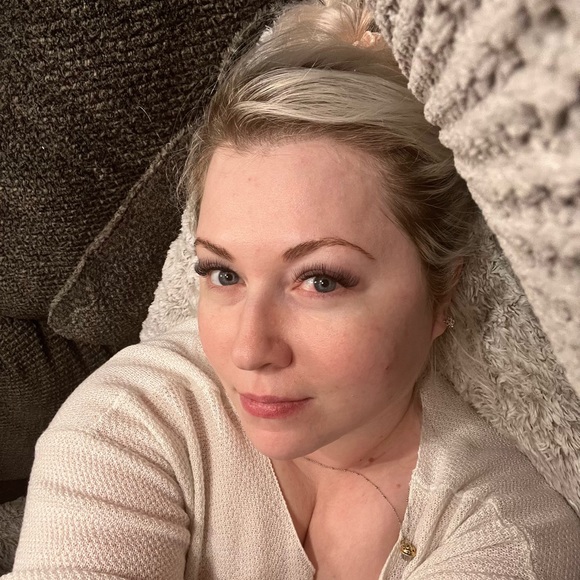 Meet your Posher, Cupcake - Picture 2 of 2